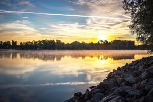 Foto Sonnenaufgang am Niederrhein nahe der Grenze zwischen Deutschland und der Niederlande